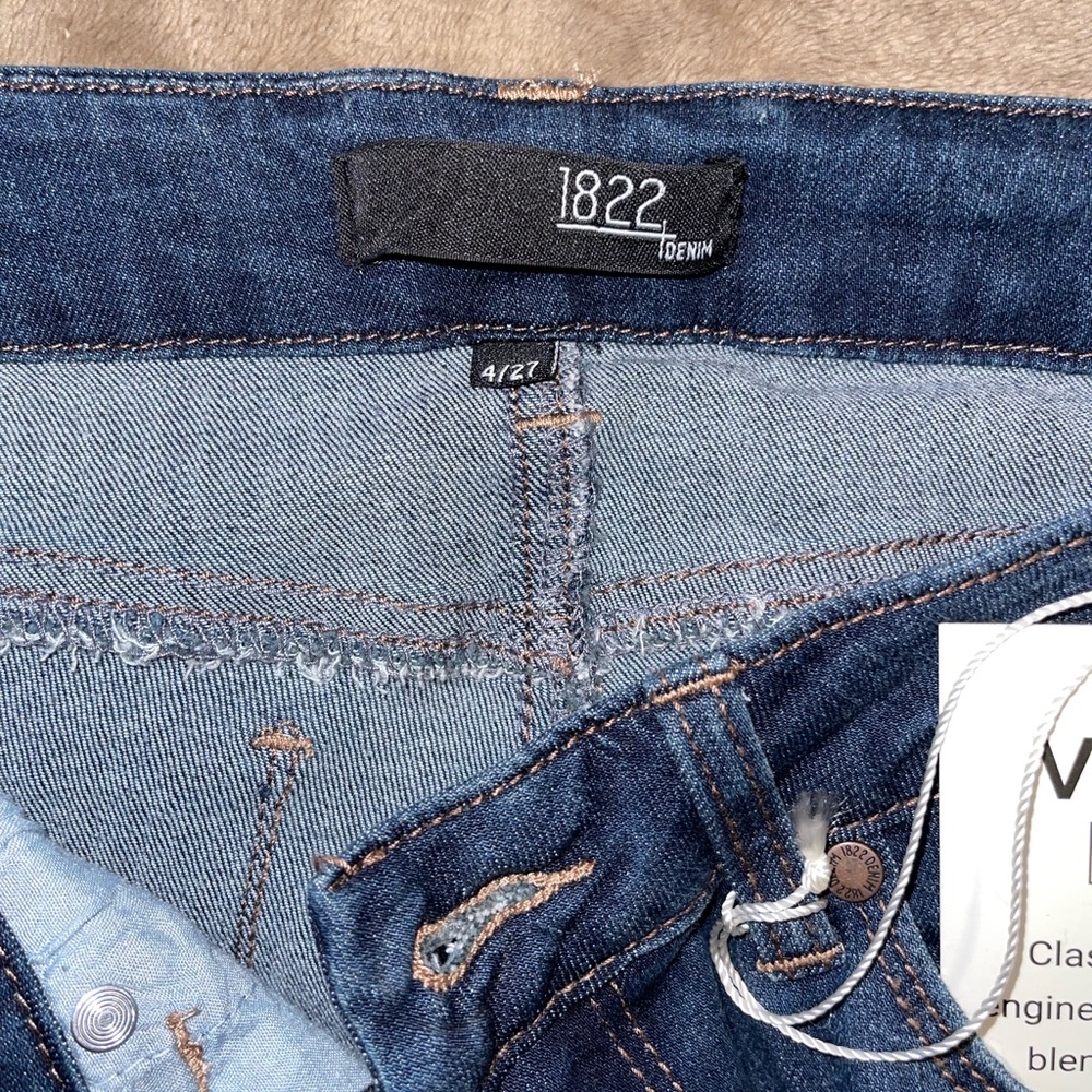 1822 Denim Cropped High-Waisted Jeans